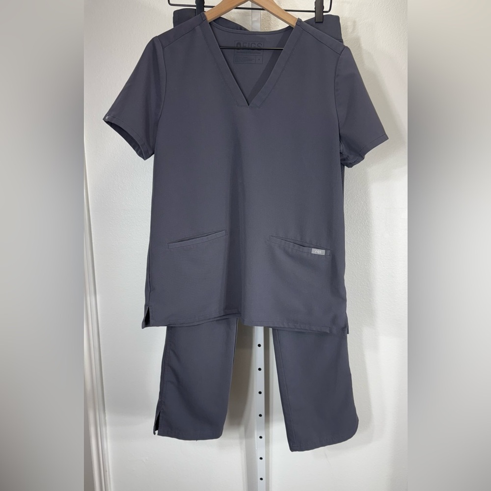 Figs Gray scrub set